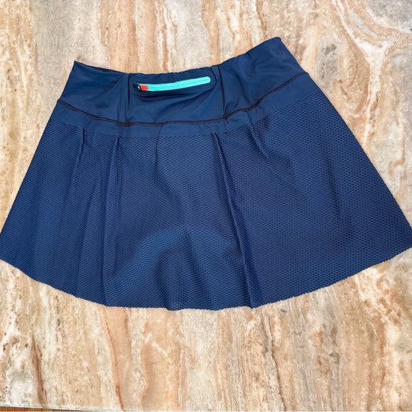 Women’s SWEATY BETTY Navy/Multi skort- size large - Picture 3 of 7